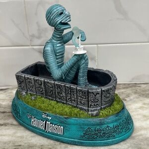 Disney Haunted  Mansion Graveyard MUMMY Tea Tabletop Statue Figure NEW Spirit